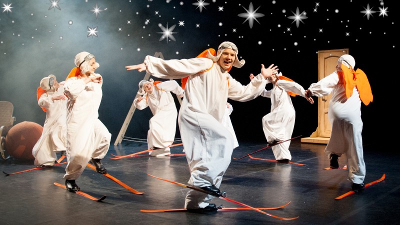 CHRISTMAS CIRKUS SHOW - Mandarin Angel