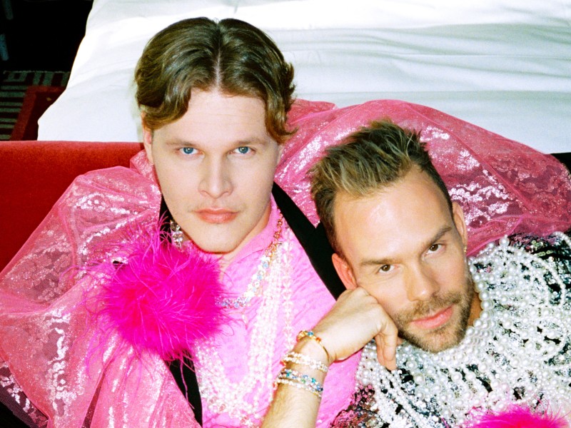 Harm & Hegseth presenterer: Glitter, k*k og sang [obs 2024]